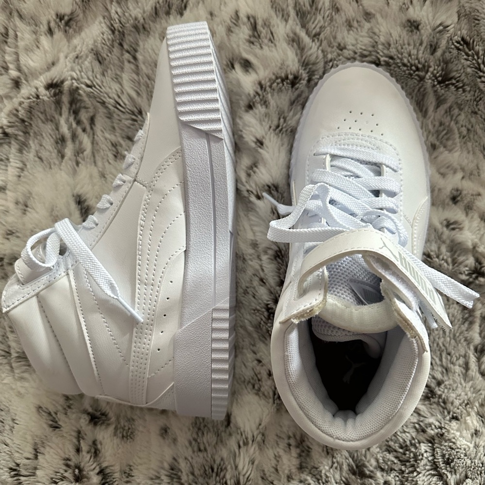 NEVER WORN High Top Puma size 7.5